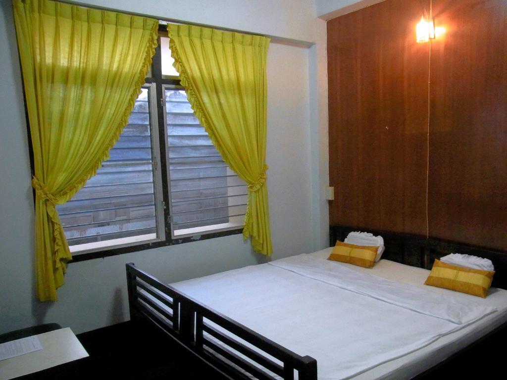 28 Rachabutr Hostel Ubon Ratchathani Pokoj fotografie